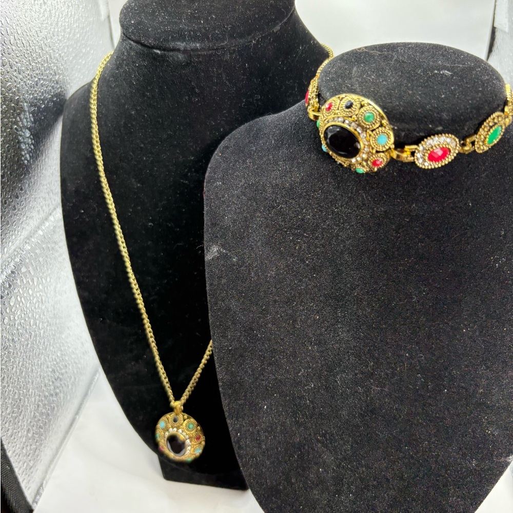 Elegant Gold Necklace and Bracelet Set with Multicolor Stones
